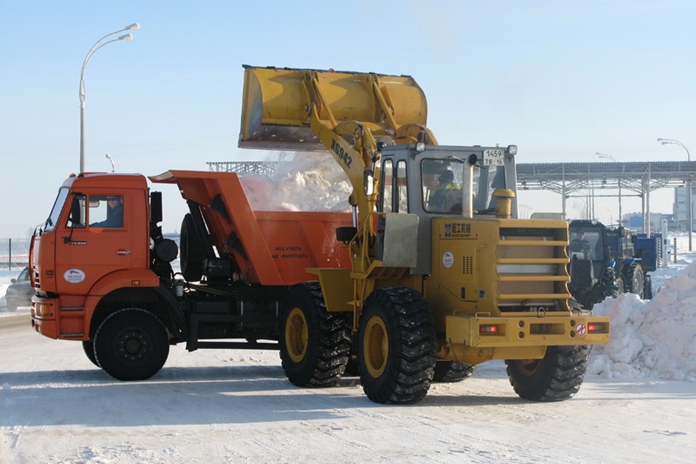 Вывоз снега в Санкт-Петербурге